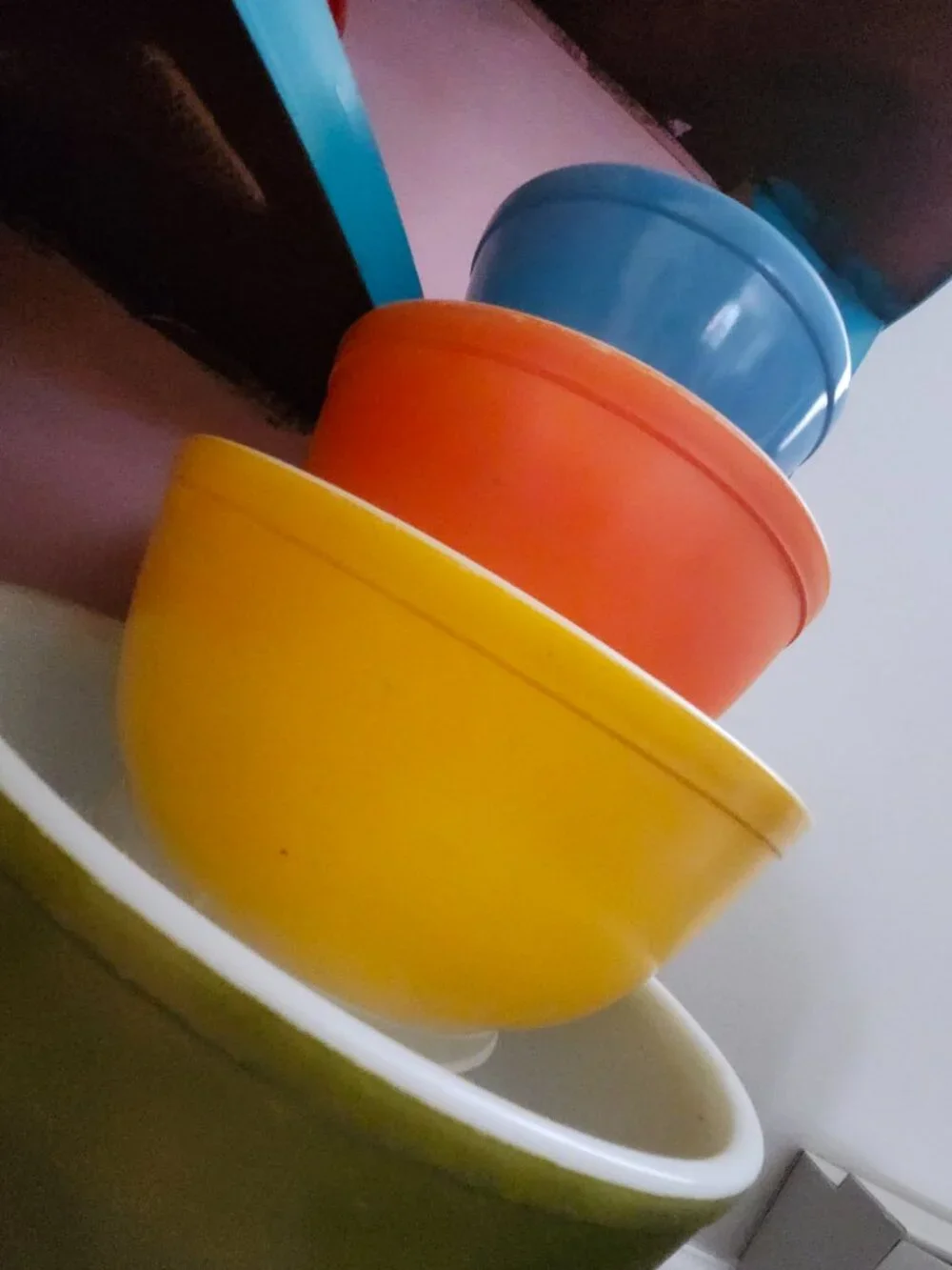 Pyrex reverse primary mixing bowl set
